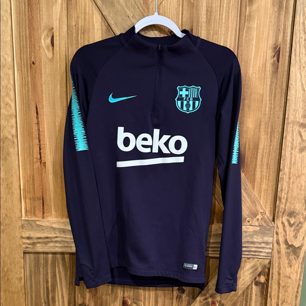Nike Men's Black Barcelona 1/4 zip training shirt.